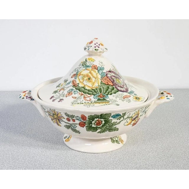 Mason's table service in decorated ceramic. the service consists of 41 pieces: 14 flat plates, 12 funds plates, 11 dessert...