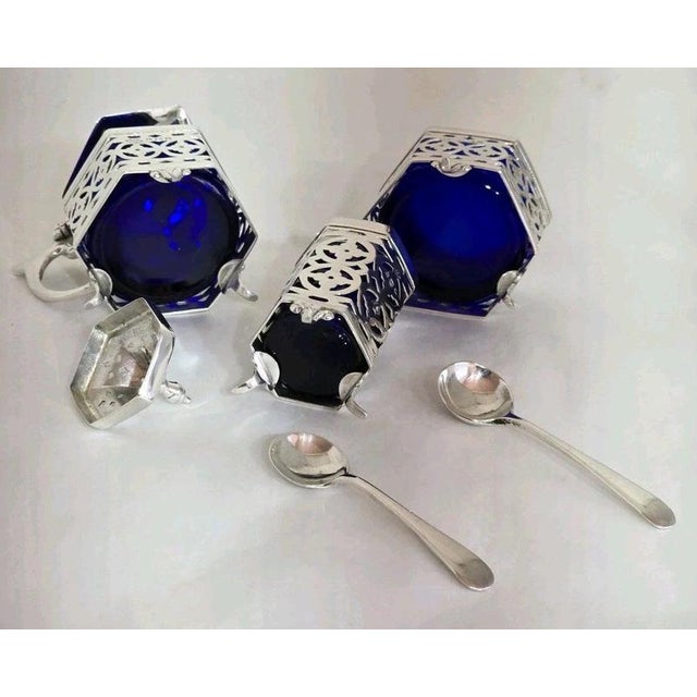 Antique Sterling Silver Three-Piece Cruet Set, Birmingham, 1926, Set of 3 For Sale - Image 3 of 18