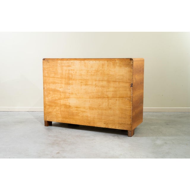 Italian Art Deco Chest of Drawers in Blond Walnut and Birch Root, 1930s For Sale - Image 6 of 8