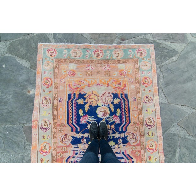 Modern House of Séance - 1960s Vintage Caucasian Soumak Floral Wool Handwoven Rug - 4’7” X 7’2”6 For Sale - Image 3 of 11