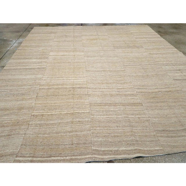 Galerie Shabab Collection Mid-20th Century Vintage Turkish Flatweave Kilim Room Size Carpet For Sale In New York - Image 6 of 8