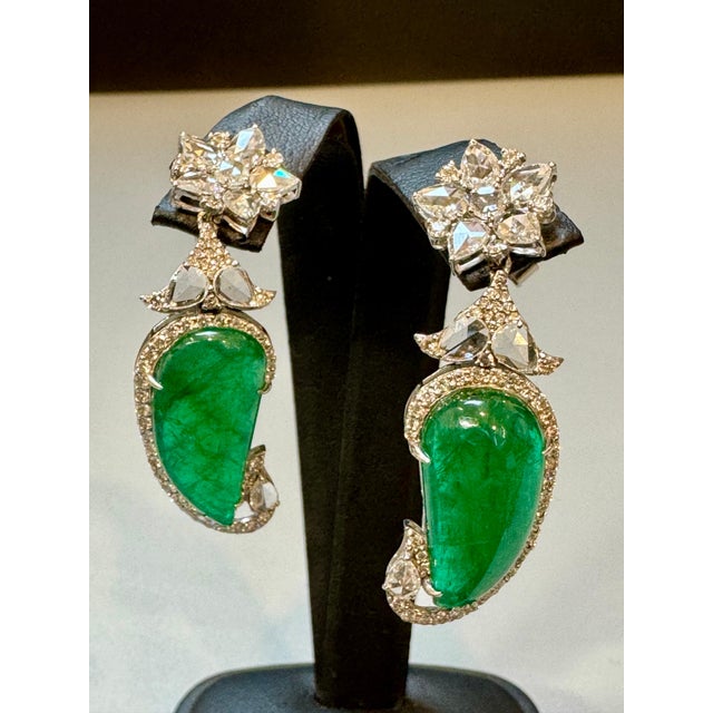 20 Ct Fine Emerald Cabochon & 4 Ct Rose Cut Diamond 18 Kt White Gold Earrings For Sale - Image 13 of 18