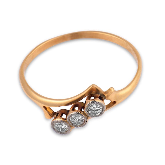 Contemporary Vintage Diamond 18k Yellow Gold Three Stone Ring, Size 8.25 For Sale - Image 3 of 6