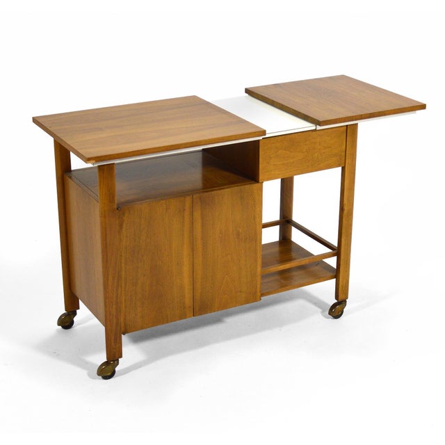 Mid-Century Modern John Widdicomb Bar Cart / Server with Expanding Top For Sale - Image 3 of 11