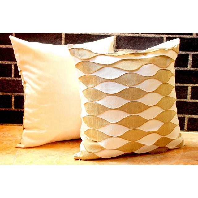 Mid 20th Century Vintage Waved Frills Fortuny Bicolor Pure Silk Pillow For Sale - Image 5 of 13