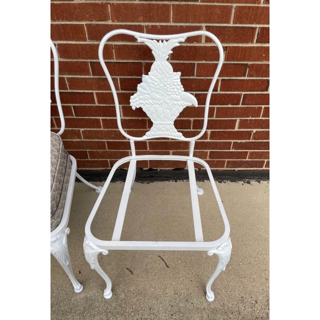 French Country 1950s Woodard Trianon Wrought Iron Patio Dining Chairs Hollywood Regency Set of 4 For Sale - Image 3 of 14
