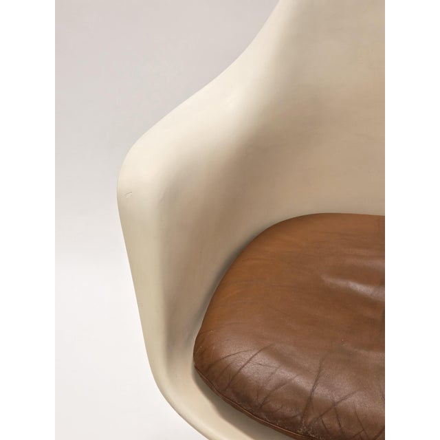 1960s Vintage Tulip Armchair by Eero Saarinen for Knoll International, 1960s For Sale - Image 5 of 14