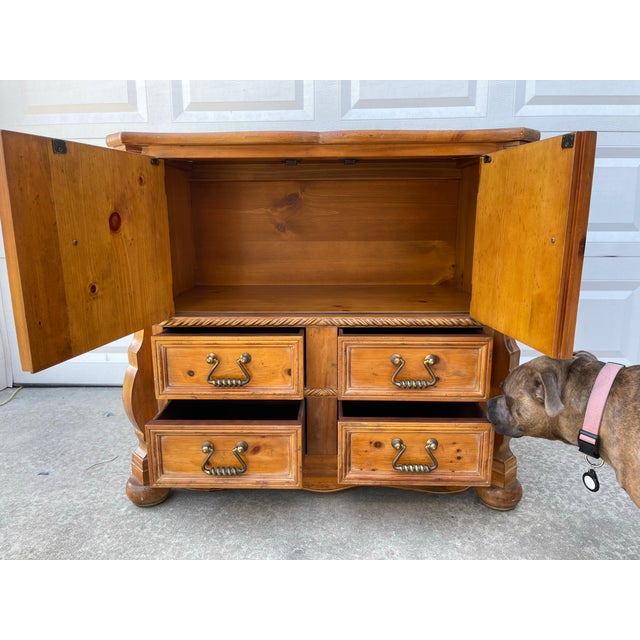 Baroque 1980s Henredon Spanish Baroque Carved Solid Pine Bar For Sale - Image 3 of 9