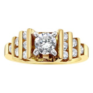 One Carat Round Center Diamond Engagement ring with accent, Size 7 For Sale