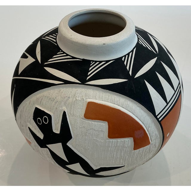 Native American Late 20th Century Native American, Acoma Tribe Pottery Vase, Artist My Estavan For Sale - Image 3 of 7
