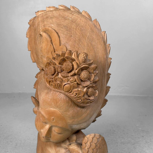 1950s Vintage Balinese Woman with Hummingbird Sculpture in Wood, 1950s For Sale - Image 5 of 10
