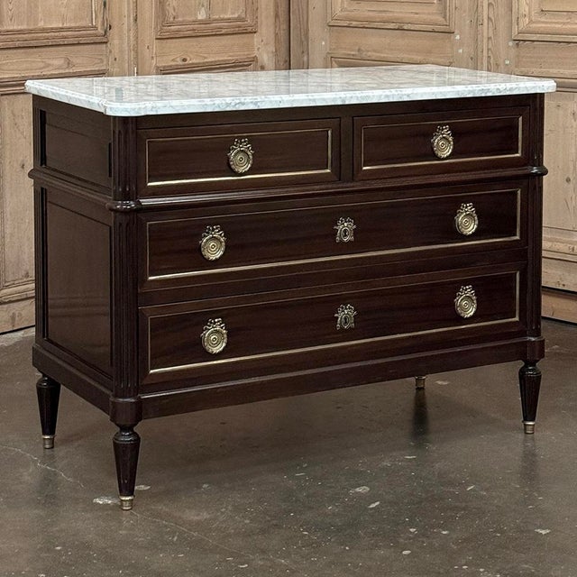 French Louis XVI Mahogany Carrara Marble Top Commode For Sale - Image 4 of 17
