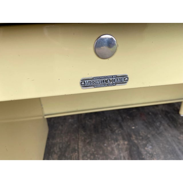 Mustard 1980s McDowell and Craig Vintage Tanker Desk For Sale - Image 8 of 12
