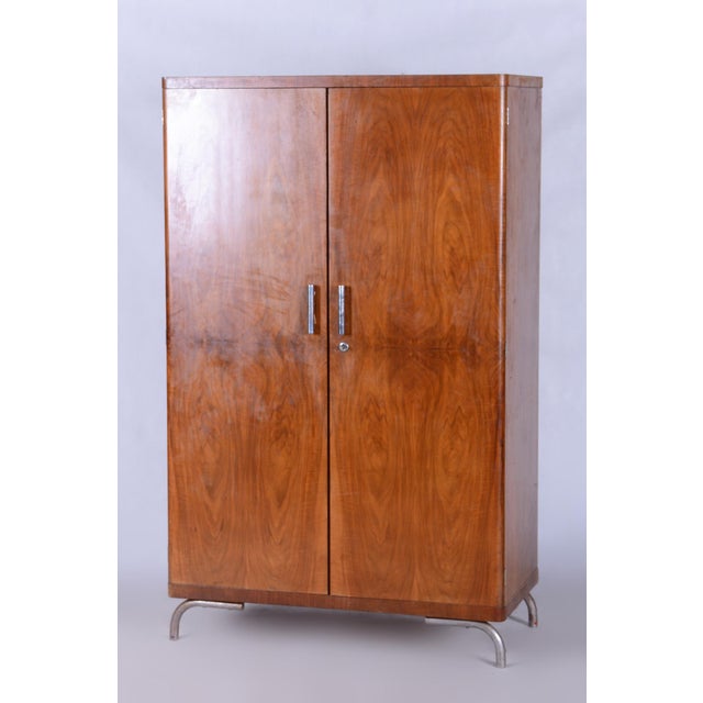 Walnut Bauhaus Wardrobe Made in Czechia attributed to Robert Slezak, 1930-1939 For Sale - Image 11 of 11