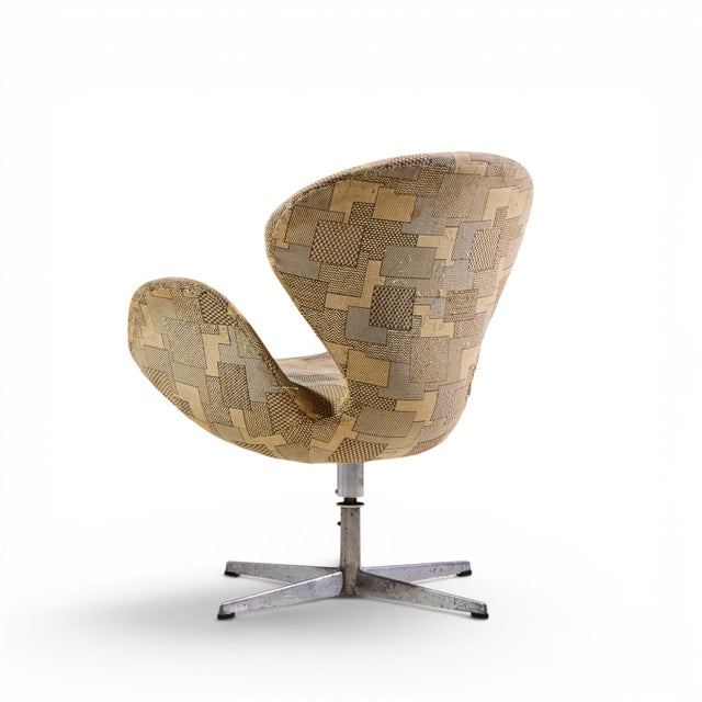 Silver Arne Jacobsen for Fritz Hansen Mid Century Swan Chairs - Set of 4 For Sale - Image 8 of 12