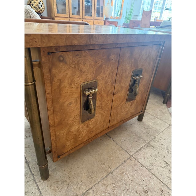 1960s Attributed to Mastercraft Mid-Century. Modern Burl Wood & Brass Nightstands - A Pair For Sale - Image 5 of 12