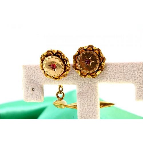 Gold Cufflinks with Reliefs and Red Stone, Set of 2 For Sale - Image 3 of 7