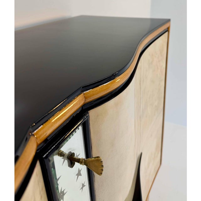 Italian Art Deco Bar Cabinet in Parchment attributed to Paolo Buffa, Italy, 1940s For Sale - Image 14 of 18