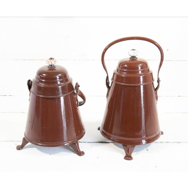 This pair of jugs held water to put out fires in early 1900s Dutch homes. Nearly identical in shape and size, they are...