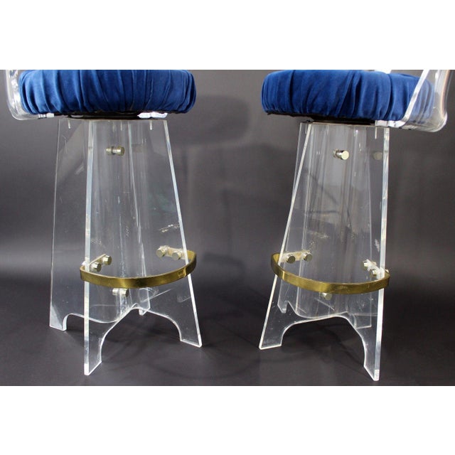 Metal 1970s Vintage Mid Century Modern Hollywood Regency Lucite & Brass Swivel Barstools - a Pair For Sale - Image 7 of 9