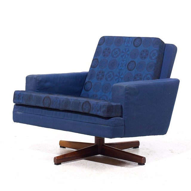 Fredrik Kayser Model 807 Mid Century Norwegian Swivel Lounge Chairs - Pair For Sale In Chicago - Image 6 of 12