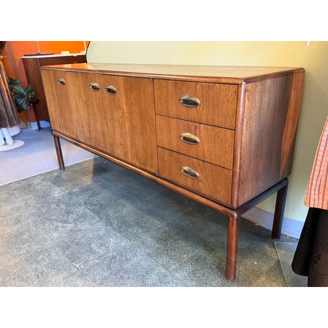 1960s 1960s Combed Walnut 3 Door 3 Drawer Credenza For Sale - Image 5 of 13