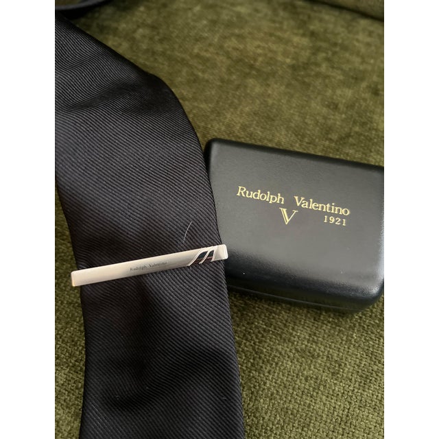 Art Deco Vintage Retro Rudolph Valentino Tie Tack Clip In Original Case Circa 1980 For Sale - Image 3 of 12