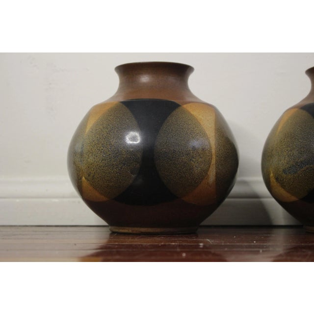 Pottery Craft USA Vintage Mid 20th Century Pottery Craft Usa Robert Maxwell Style Vases - A Pair For Sale - Image 4 of 13