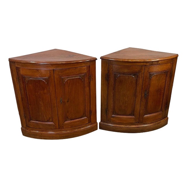 Pair of Late 17th Century Oak Corner Cabinets For Sale