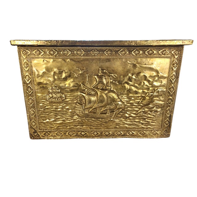 Wood Early 1900s Antique Peerage England Coal Hob – Nautical Ship Design in Pressed Brass For Sale - Image 7 of 8