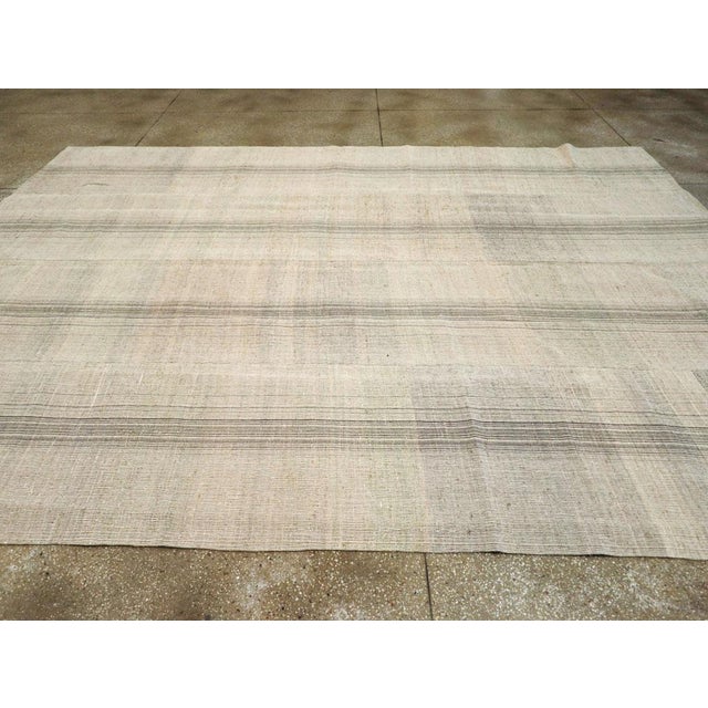 Galerie Shabab Collection Mid-20th Century Handmade Turkish Flatweave Kilim Room Size Carpet For Sale In New York - Image 6 of 10