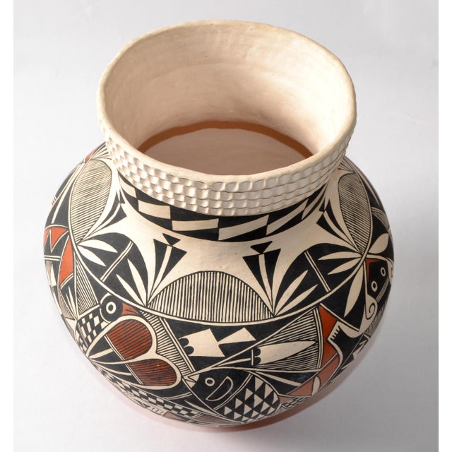 Native American Art Vallo Native American Vintage Acoma Vase Earthenware Clay Vase Brown White Beige For Sale - Image 4 of 15