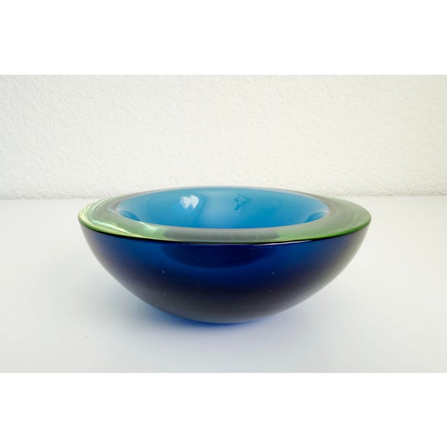 Mid-Century Modern Seguso Vetri Murano Sommerso Glass Bowl, 1960s Italy, Attributed For Sale - Image 3 of 13