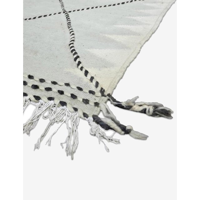 Mid-Century Modern Moroccan Gray Kilim Rug - 9.4 X 6.3 Ft For Sale - Image 3 of 6