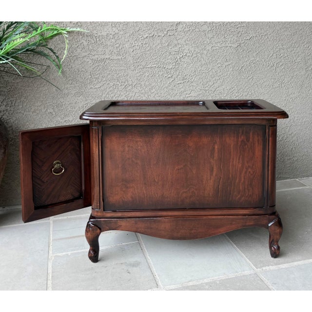 Burnt Umber Mid 20th-Century French Country-Style Mahogany Chairside/Bedside Cabinet & Media Storage Table For Sale - Image 8 of 18
