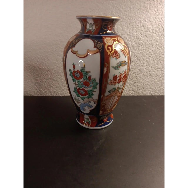 1940s 1940s Japanese Hand Painted Gold Imari Decorative Vase For Sale - Image 5 of 6