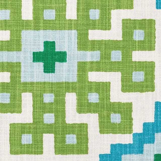 This lively, graphic pattern is printed on a specialty ground. Cotton warp and weft yarns of varying thickness create a...