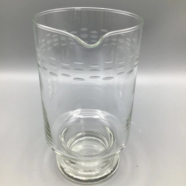 Modern Etched Crystal Martini Pitcher With Glasses Stir Stick and 6 Stemless Martini Glasses - Set of 8 For Sale - Image 3 of 13