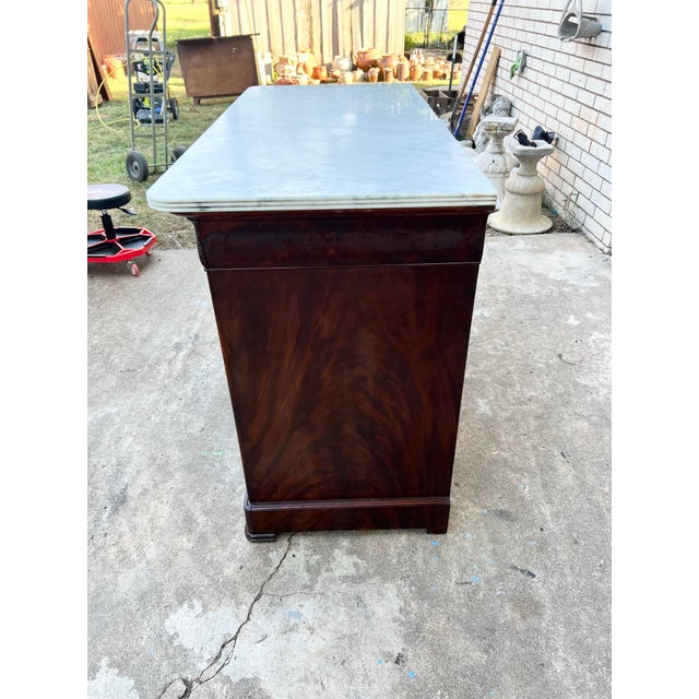 Burnt Umber French 19th Century Louis Philippe Carrara Marble Top Flame Mahogany Buffet For Sale - Image 8 of 12