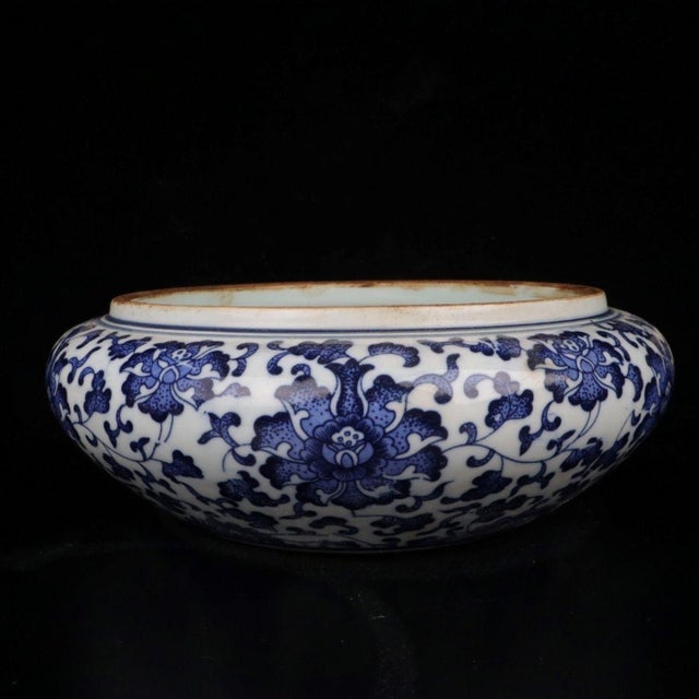 Blue and White Porcelain Lidded Tea Cake Jar, Interlocking Lotus Scroll Storage Canister For Sale In New York - Image 6 of 9