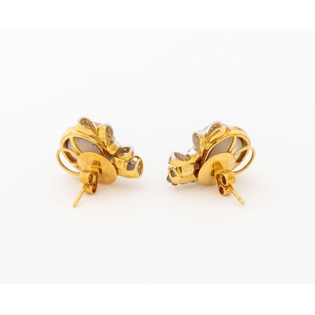 Two-Tone Gold, Diamond, and Pearl Earrings For Sale In New York - Image 6 of 7