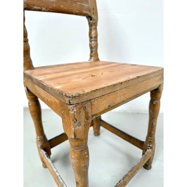 Antique 18th Century Swedish Gustavian Pine Chair, in Good conditions. Designed before 1890