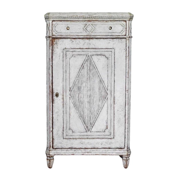 Antique Swedish Gustavian Painted Commode, 1860, in Good conditions. Designed before 1890