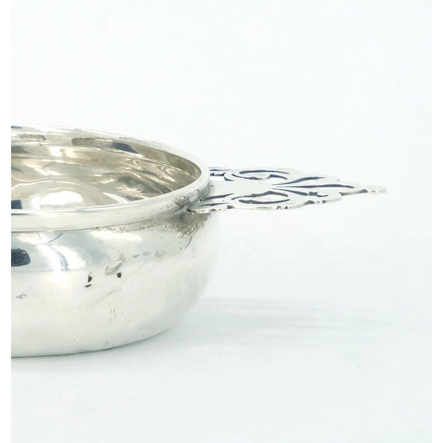 Fine American sterling silver tea bag cup, circa 1930s, by the American firm of Lunt, featuring an openwork handle of...