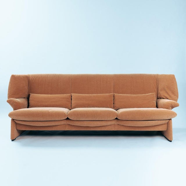 Portovenere Wingback 3-Seater Sofa in Peach Upholstery by Vico Magistretti for Cassina, Italy, 1980s For Sale - Image 11 of 18