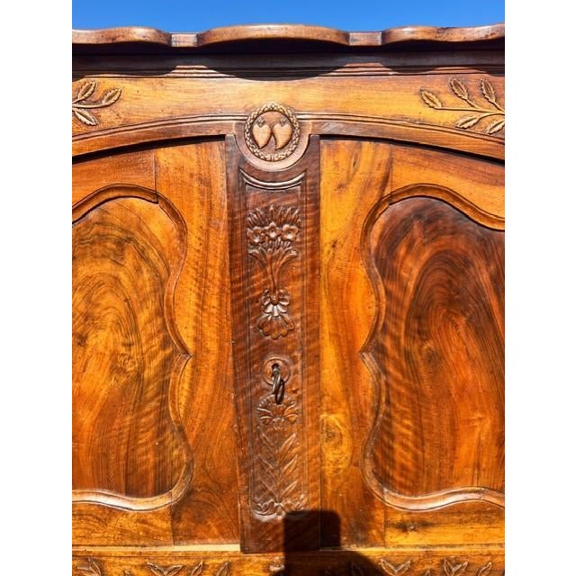 French Provincial Fine 18th Century French Louis XV Provincial Burl Walnut Sideboard / Buffet. For Sale - Image 3 of 18