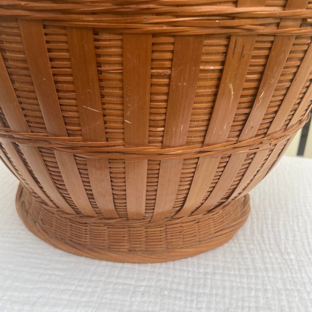 Mid-20th Century Chinese Lidded Bamboo Wedding Basket For Sale - Image 9 of 12