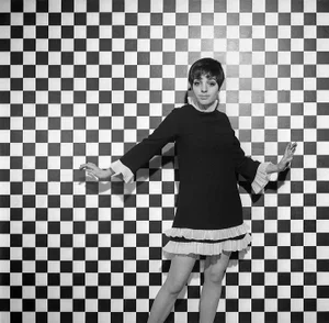 Liza Minnelli in "Charlie Bubbles" 1967 (24x24 Canvas)
