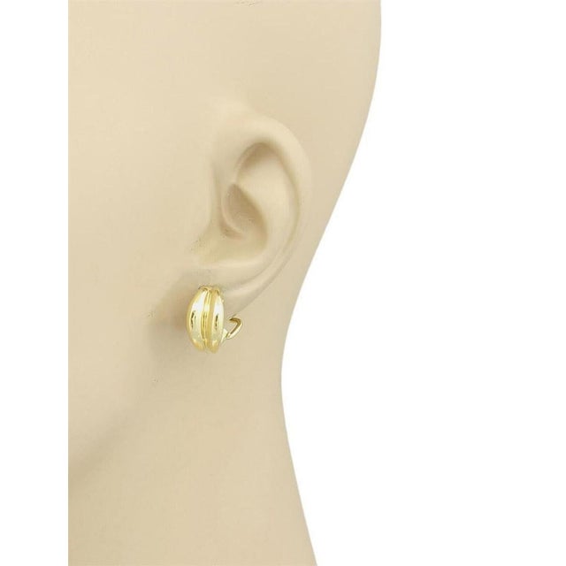 This authentic pair of Tiffany & Co. earrings is crafted in solid 18k yellow gold with a high-polish finish and features a...