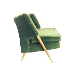 Mid-Century Emerald Green Velvet Chair For Sale